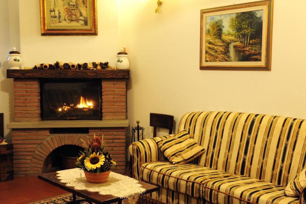Agriturismo Il Sasso Ангьяри Номер фото